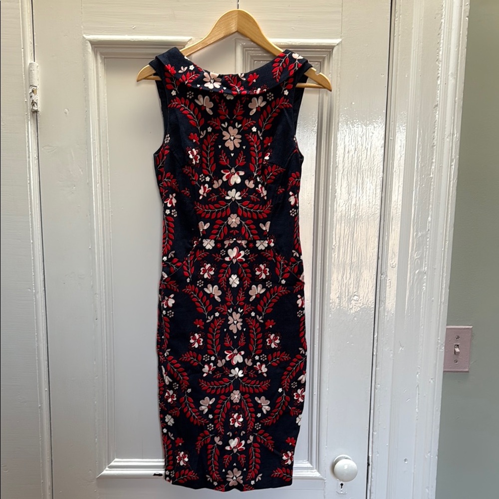 Striking, chic Boden Floral Sleeveless Dress - Navy and Red